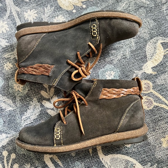Born Temple Brown and Gray Lace Up Boots with Rugged Design - Picture 5 of 10